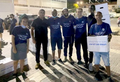 חסד אמיתי: מתנדבי סח"י בלוד חילקו למעלה מ-150 סלי מזון לראש השנה