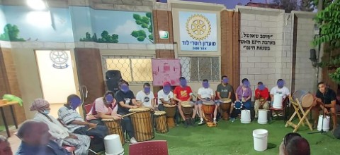 מעגל המתופפים של המועדון לשיקום חברתי בהופעה מיוחדת ברוטרי לוד