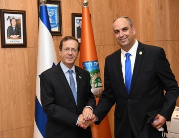 נשיא המדינה קיים היום את ביקורו הראשון בתפקיד בעיר לוד