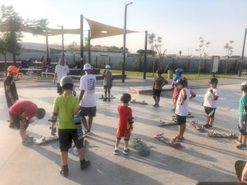 גלישה יציבה עם קסדה ומגן: חוג סקייטבורד נפתח במתחם הסקייטפארק בלוד