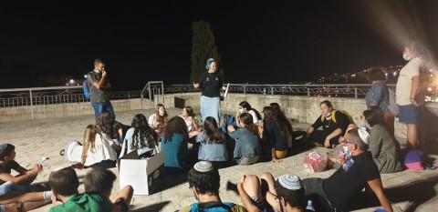90 בני נוער מלוד יצאו לסיור סליחות בירושלים הבירה