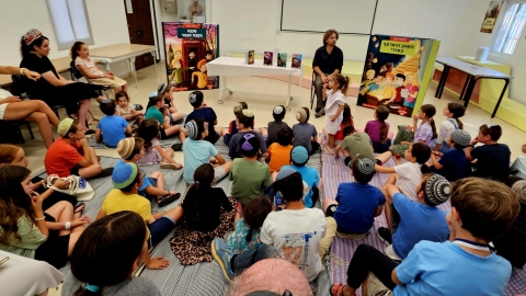 קסם של סיפור: מפגש סוחף עם הסופר מיכאל אבס בספרייה העירונית "לדורות"