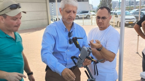 קנסות גם מהאוויר: אגף הביטחון בלוד הצטייד ב-3 רחפנים טכנולוגיים שיסייעו באכיפה העירונית 