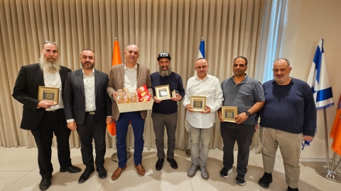 הוקרה ל'תורמי החינוך' שמחלקים כ-30,000 כריכים בשנה לילדי לוד