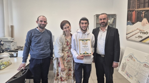 מקור השראה: תלמיד מלוד שהוכתר כחתן חידון התנ״ך המחוזי – קיבל תעודת הוקרה מעיריית לוד