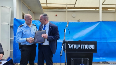 ברכות לנכנס וליוצא: טקס חילופי מפקדי תחנת משטרת לוד 