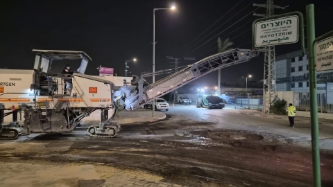 לשיפור הבטיחות ואיכות הנסיעה: עיריית לוד מבצעת עבודות קרצוף וריבוד בעיר העתיקה ואזור תעשייה צפוני