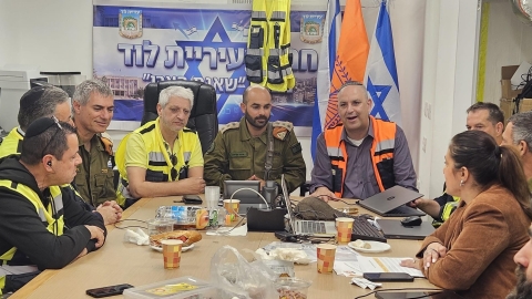 מפקד מחוז ירושלים והמרכז בפיקוד העורף ביקר בחמ״ל העירוני בלוד והביע הערכה לפעילות העירייה
