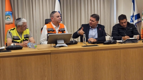 חיזוק ללוד: יו"ר מרכז השלטון המקומי ושר התפוצות השתתפו בהערכת מצב בעיר 