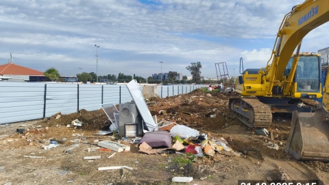 התושבים בלוד הוזהרו והחליטו: מפרקים את הבנייה הבלתי חוקית לבד – ונמנעים מהליך משפטי ופלילי 