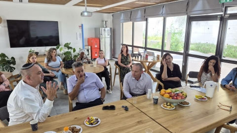 ראש עיריית באר יעקב וצוותו המקצועי הגיעו לביקור למידה במרכז השיקומי (מע"ש) לוד