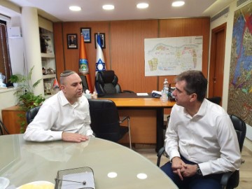 ראש העיר יאיר רביבו אירח את שר המודיעין הנכנס אלי כהן
