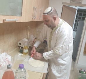 'רחוק-מתוק': אלפים צפו והשתתפו ב'מימונה' של ראש העיר לוד