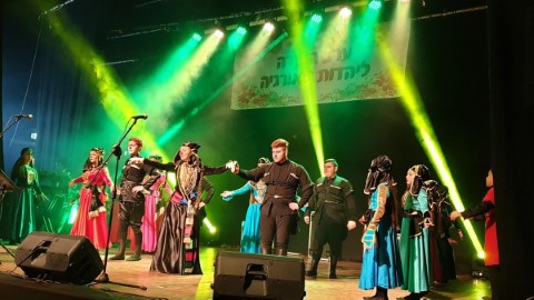 גאומרג'וס: העדה הגיאורגית בלוד חגגה בערב תרבות מושקע ומפואר