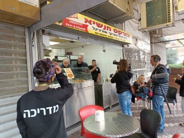 'שווה בדיקה': הקולינריה והניחוחות של לוד הגיעו לתכניתו של מנחם הורוביץ בחדשות 12